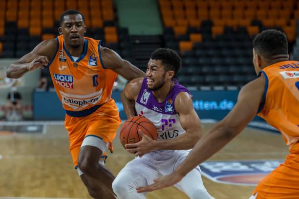 分引领全队 分引领全队