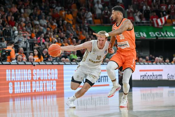 守端表现稳 守端表现稳